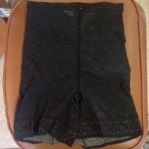 Young Smoothie Fleur de Lace Medium Vintage Black Floral Girdle Garter Belt